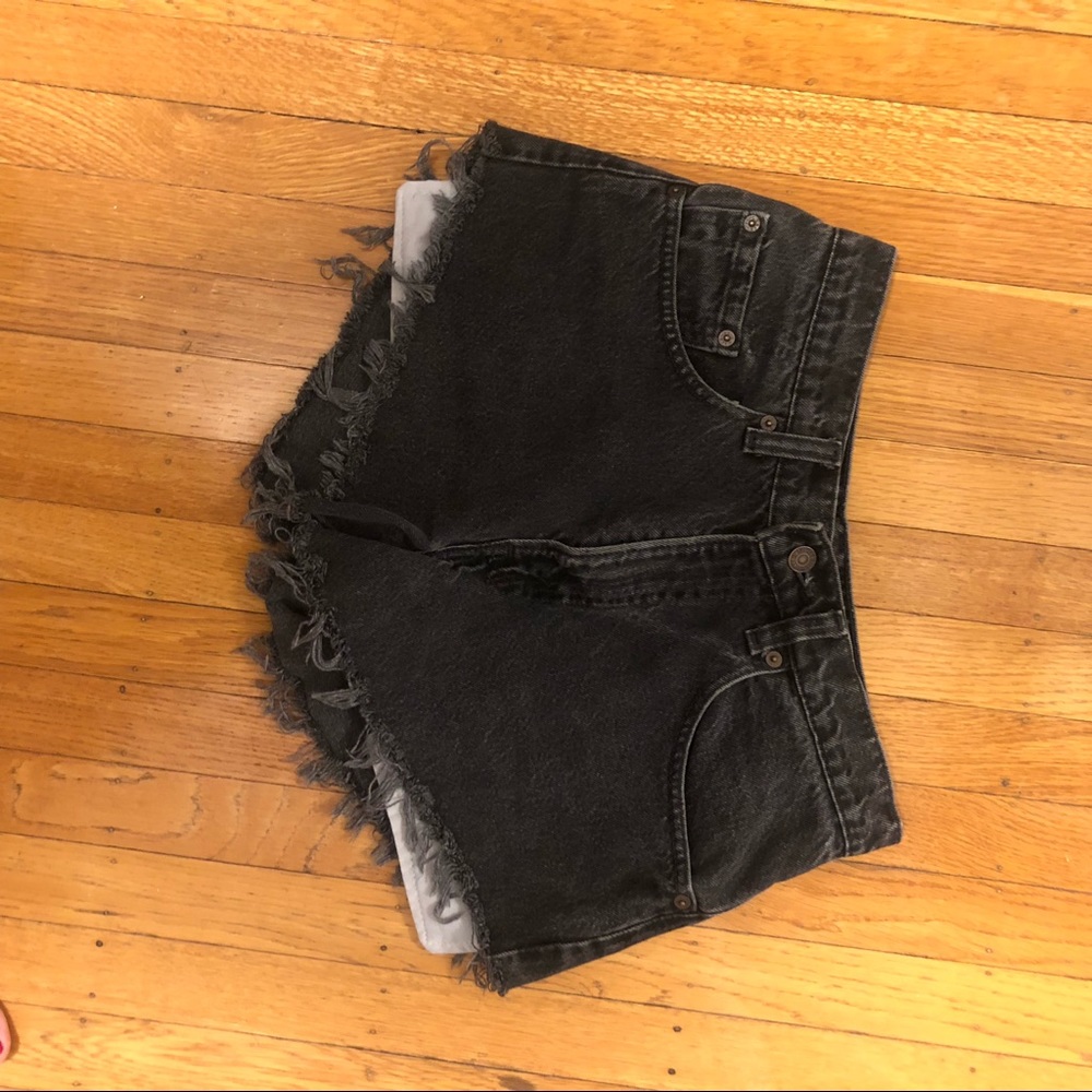 Levi’s 560 black cutoff shorts